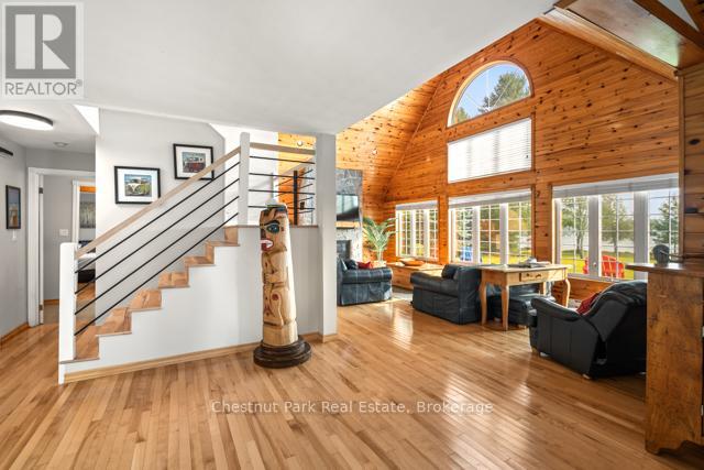 82 Seelys Road, Huntsville, Ontario  P1H 2J3 - Photo 4 - X12333325