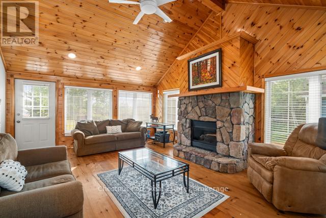 82 Seelys Road, Huntsville, Ontario  P1H 2J3 - Photo 6 - X12333325