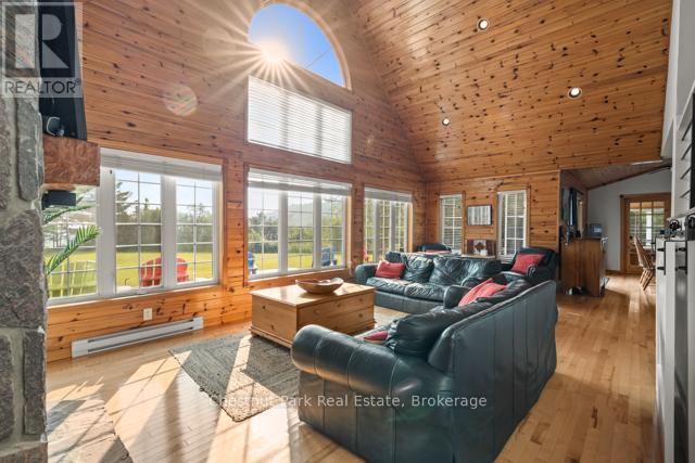 82 Seelys Road, Huntsville, Ontario  P1H 2J3 - Photo 9 - X12333325