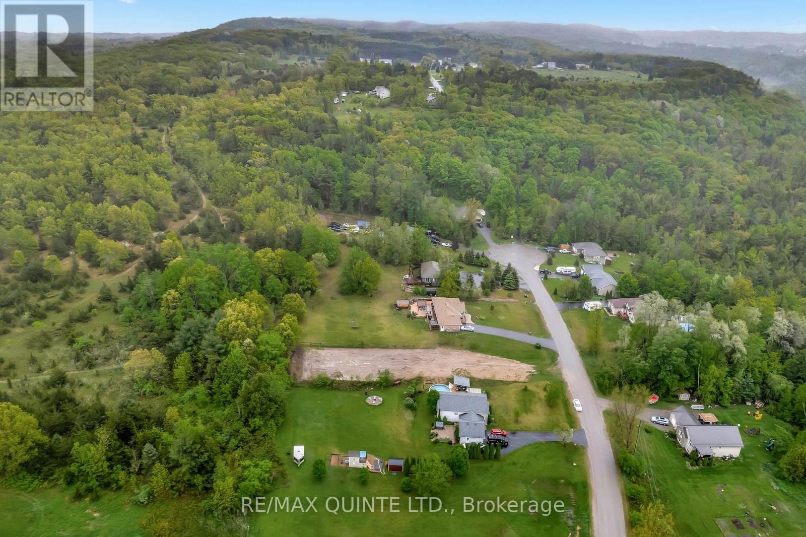 43 Deerfield Drive, Quinte West, Ontario  K0K 2C0 - Photo 6 - X12333353