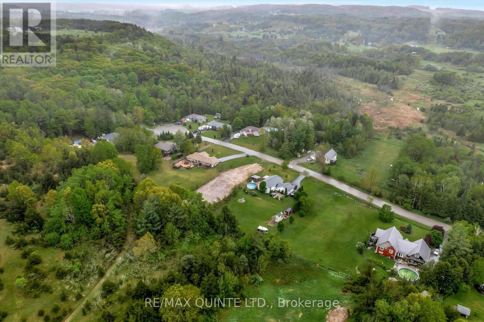 43 Deerfield Drive, Quinte West, Ontario  K0K 2C0 - Photo 7 - X12333353