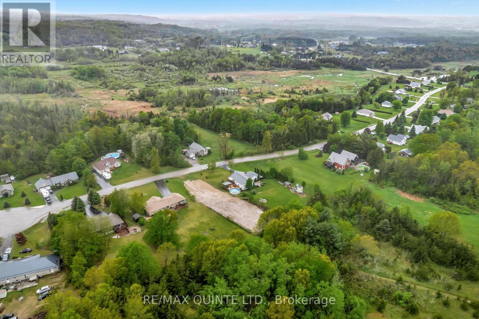 43 Deerfield Drive, Quinte West, Ontario  K0K 2C0 - Photo 9 - X12333353