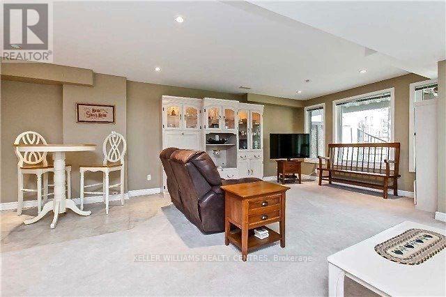 2113 Pinevalley Crescent, Oakville, Ontario  L6H 6L8 - Photo 17 - W12333135