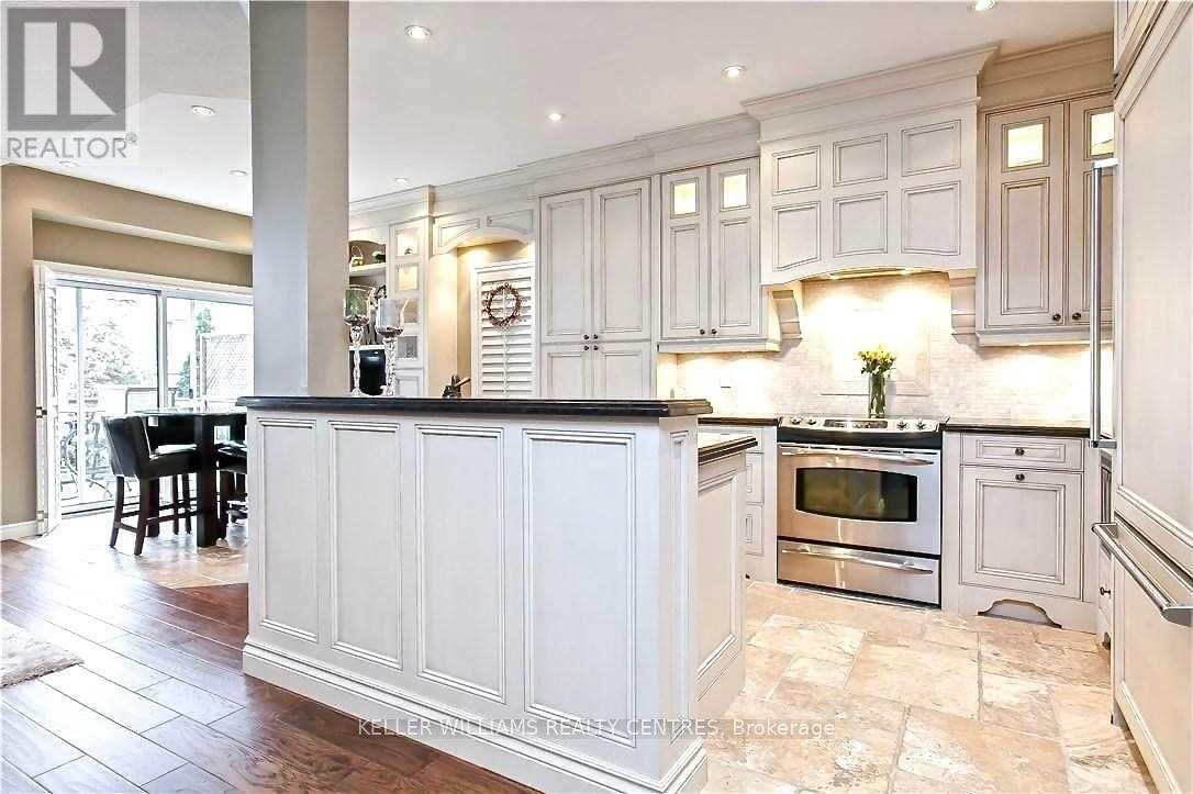 2113 Pinevalley Crescent, Oakville, Ontario  L6H 6L8 - Photo 3 - W12333135