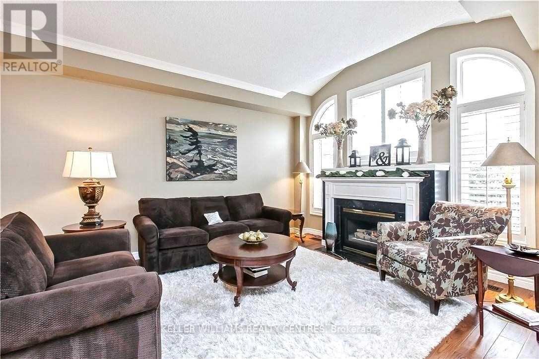2113 Pinevalley Crescent, Oakville, Ontario  L6H 6L8 - Photo 5 - W12333135
