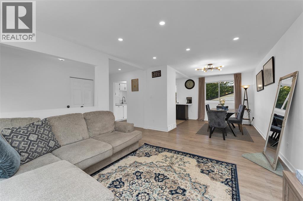Property at 3155 REGIS image 4