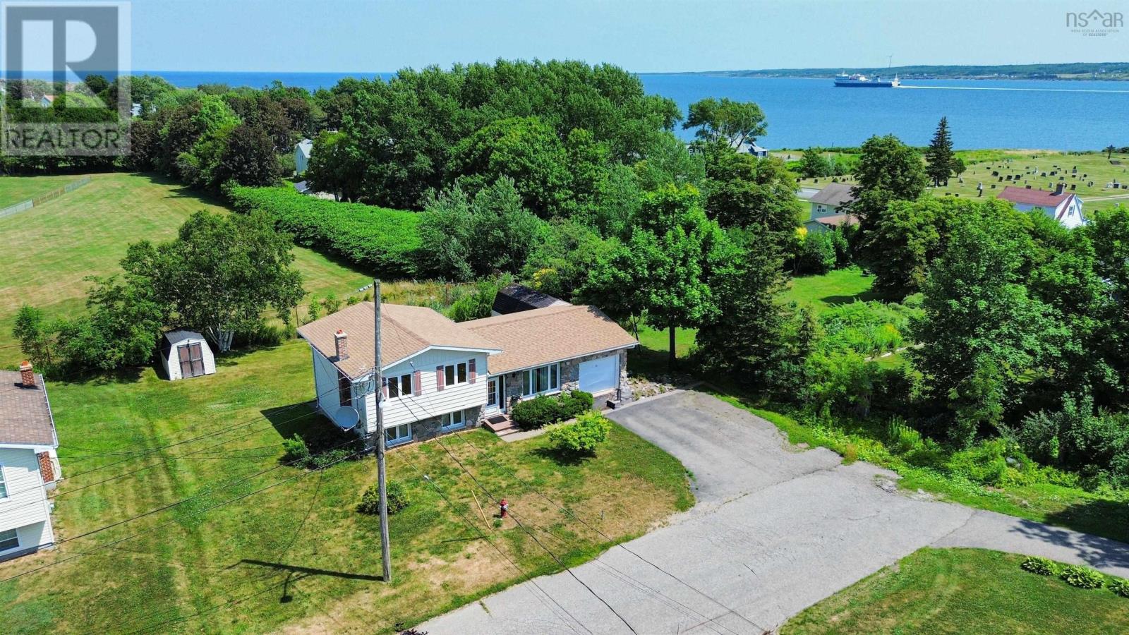 137 William Street, Sydney Mines, Nova Scotia  B1V 2J3 - Photo 1 - 202505324