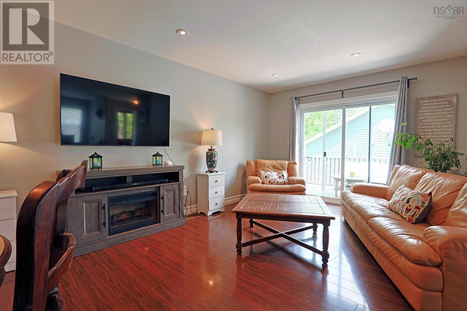 10 Spur Street, Mahone Bay, Nova Scotia  B0J 2E0 - Photo 3 - 202514599