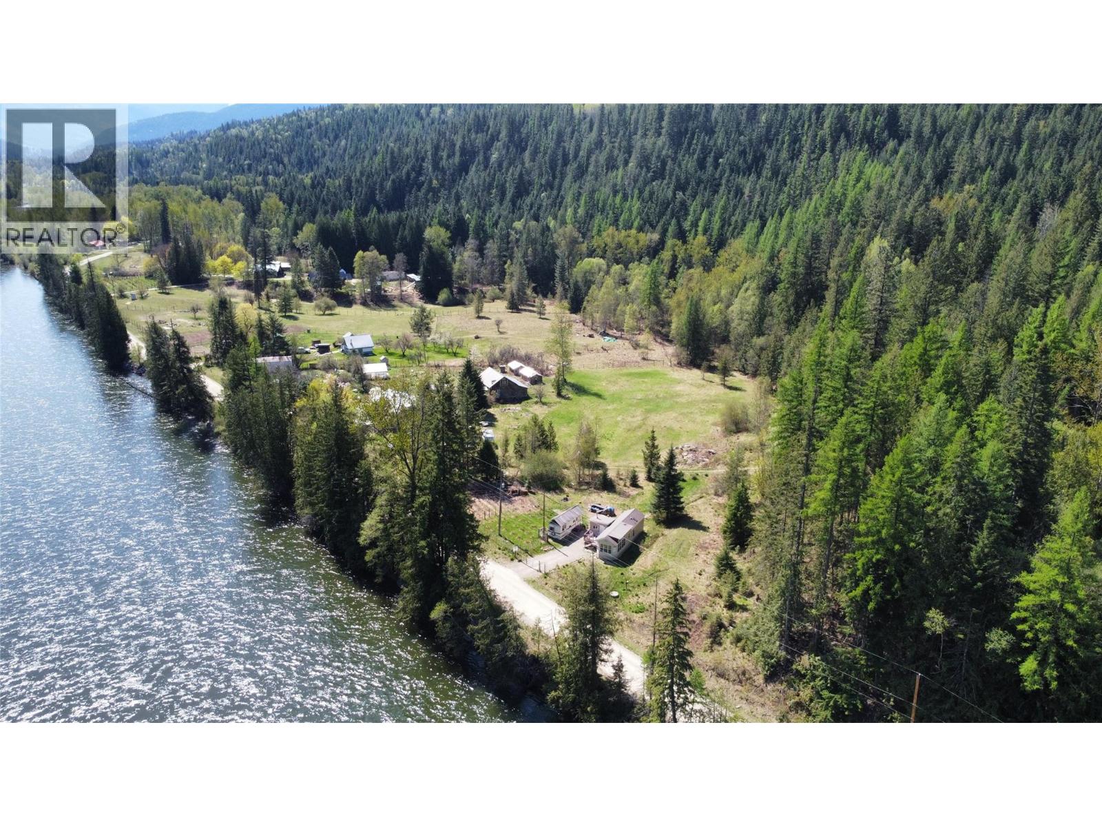 2467 SLOCAN VALLEY  WEST Road, slocan park, British Columbia