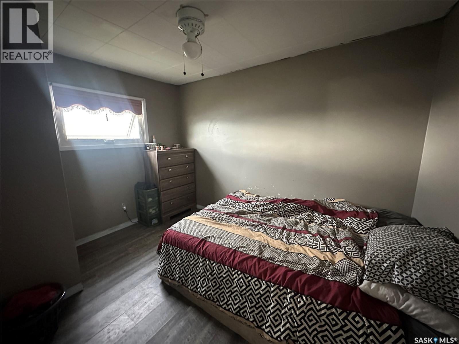 102 9th Avenue Se, Weyburn, Saskatchewan  S4H 1Z7 - Photo 6 - SK015086