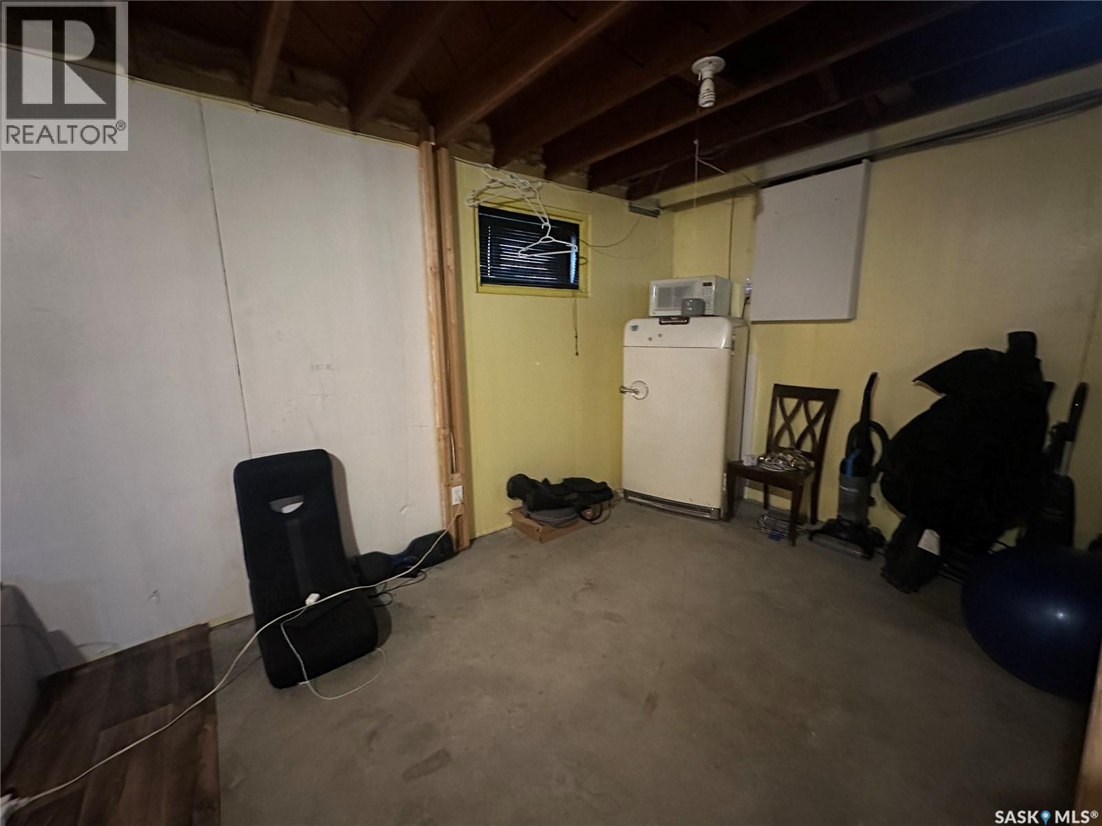 102 9th Avenue Se, Weyburn, Saskatchewan  S4H 1Z7 - Photo 8 - SK015086
