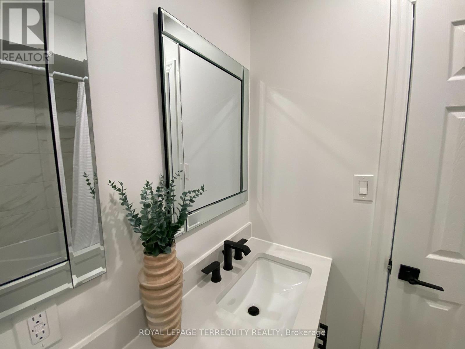 28 Festival Drive, Toronto, Ontario  M2R 3V1 - Photo 16 - C12333374