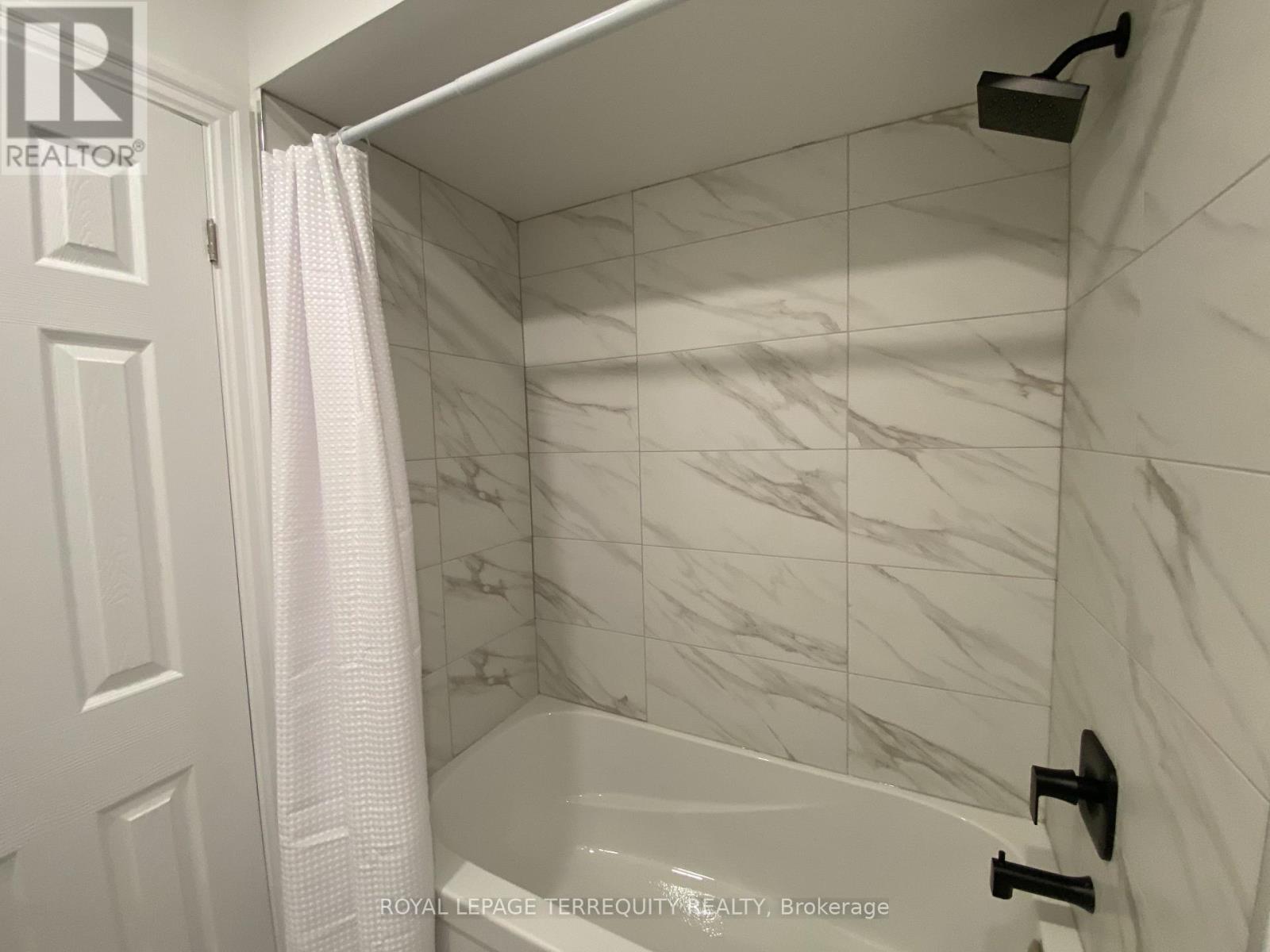 28 Festival Drive, Toronto, Ontario  M2R 3V1 - Photo 17 - C12333374