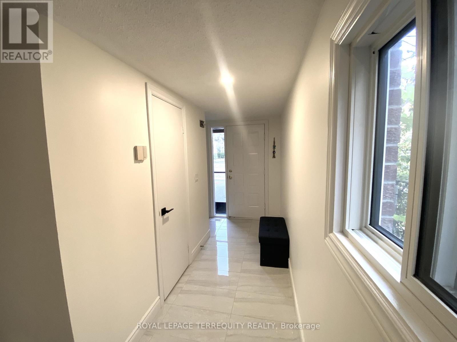 28 Festival Drive, Toronto, Ontario  M2R 3V1 - Photo 4 - C12333374