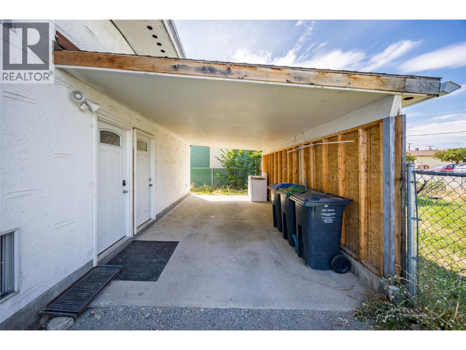 Property at 695 Belgo Road image 4