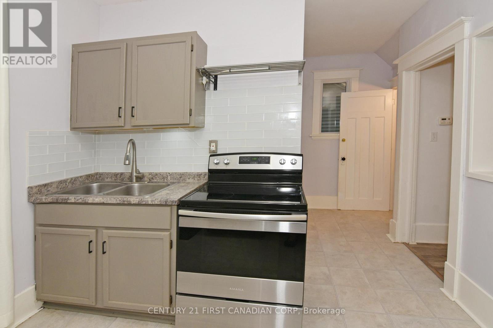 452 Charlotte Street, London East, Ontario  N5W 4A4 - Photo 12 - X12333455
