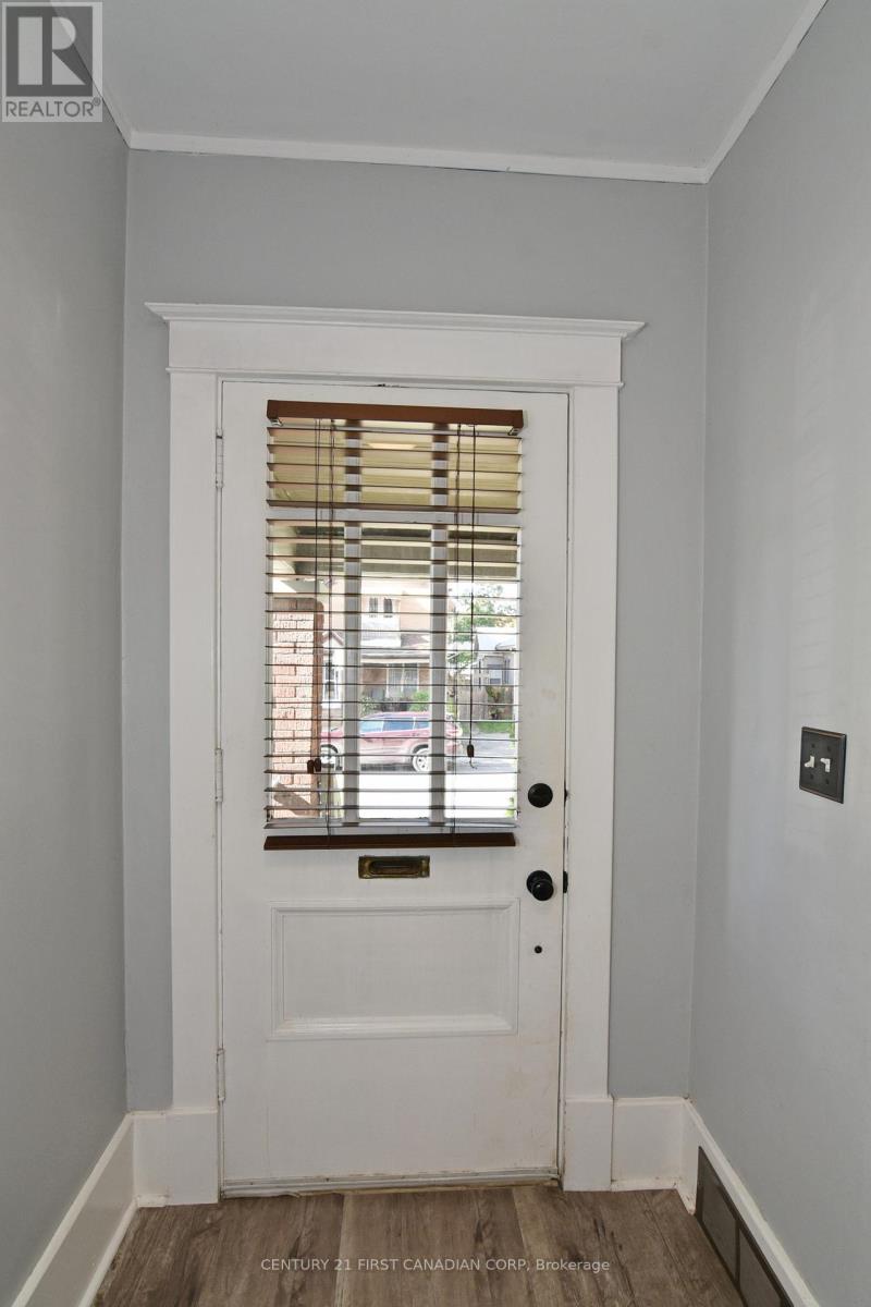 452 Charlotte Street, London East, Ontario  N5W 4A4 - Photo 6 - X12333455