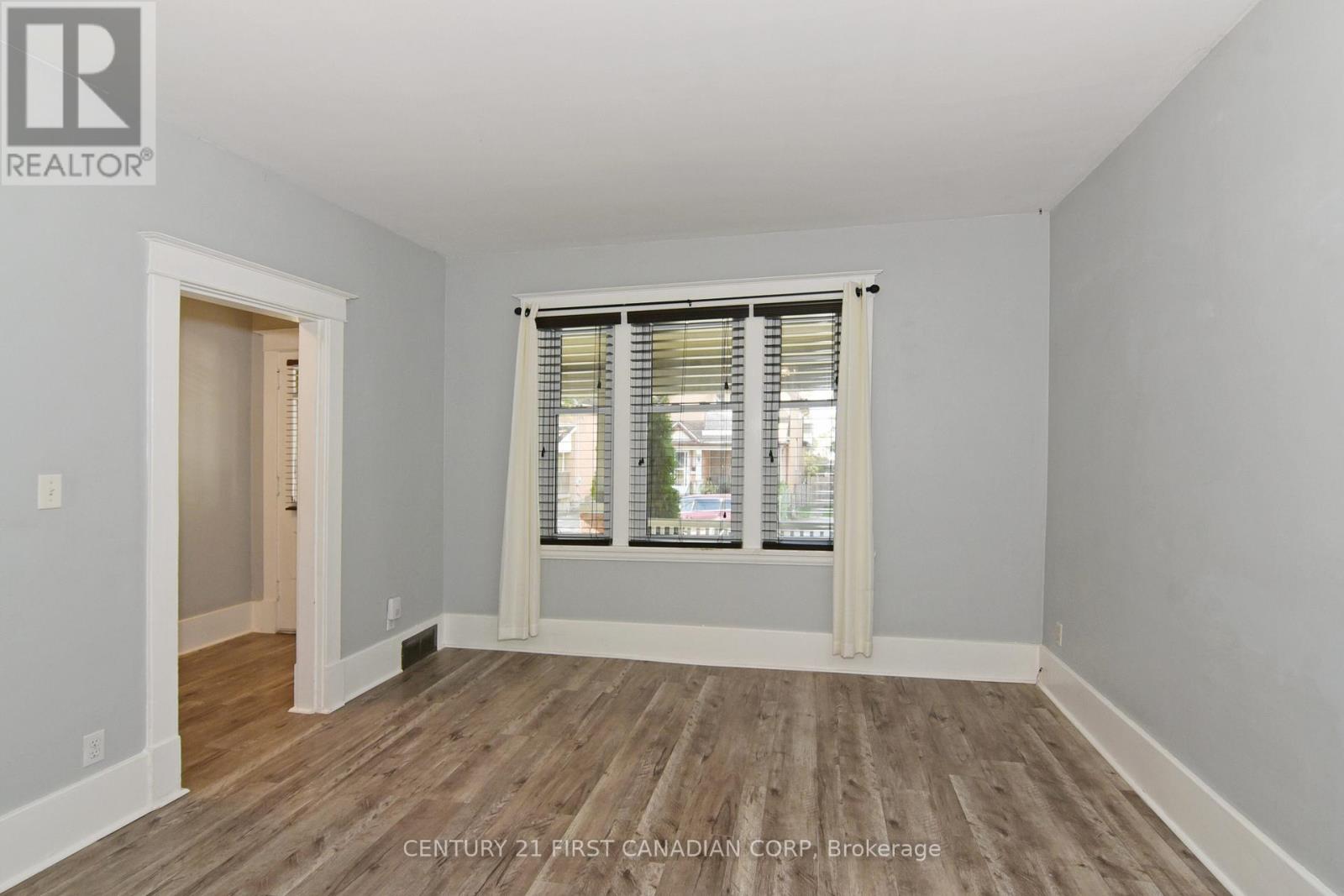 452 Charlotte Street, London East, Ontario  N5W 4A4 - Photo 8 - X12333455