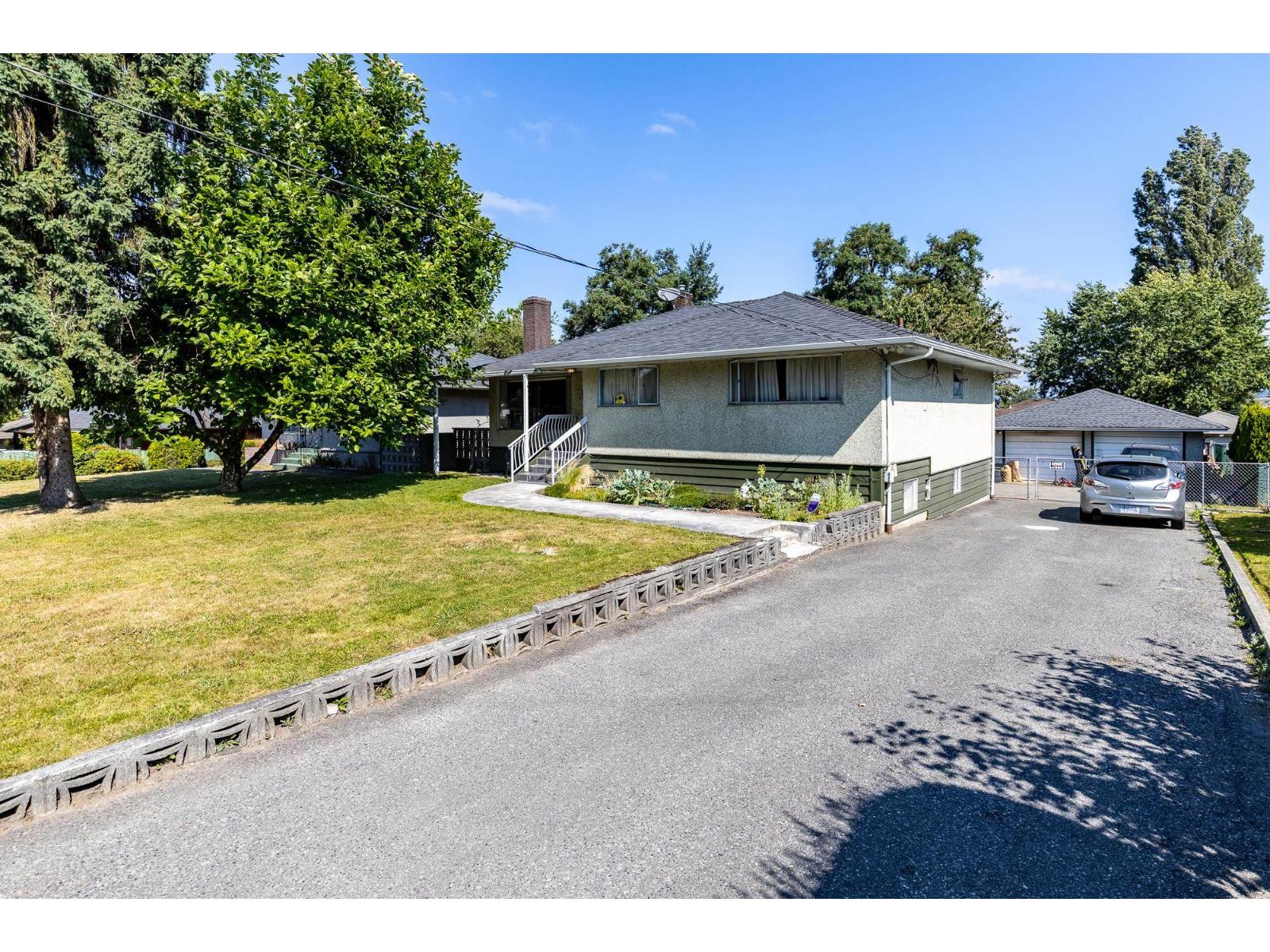 13759 111 Avenue, Surrey, British Columbia  V3R 2C1 - Photo 2 - R3034828