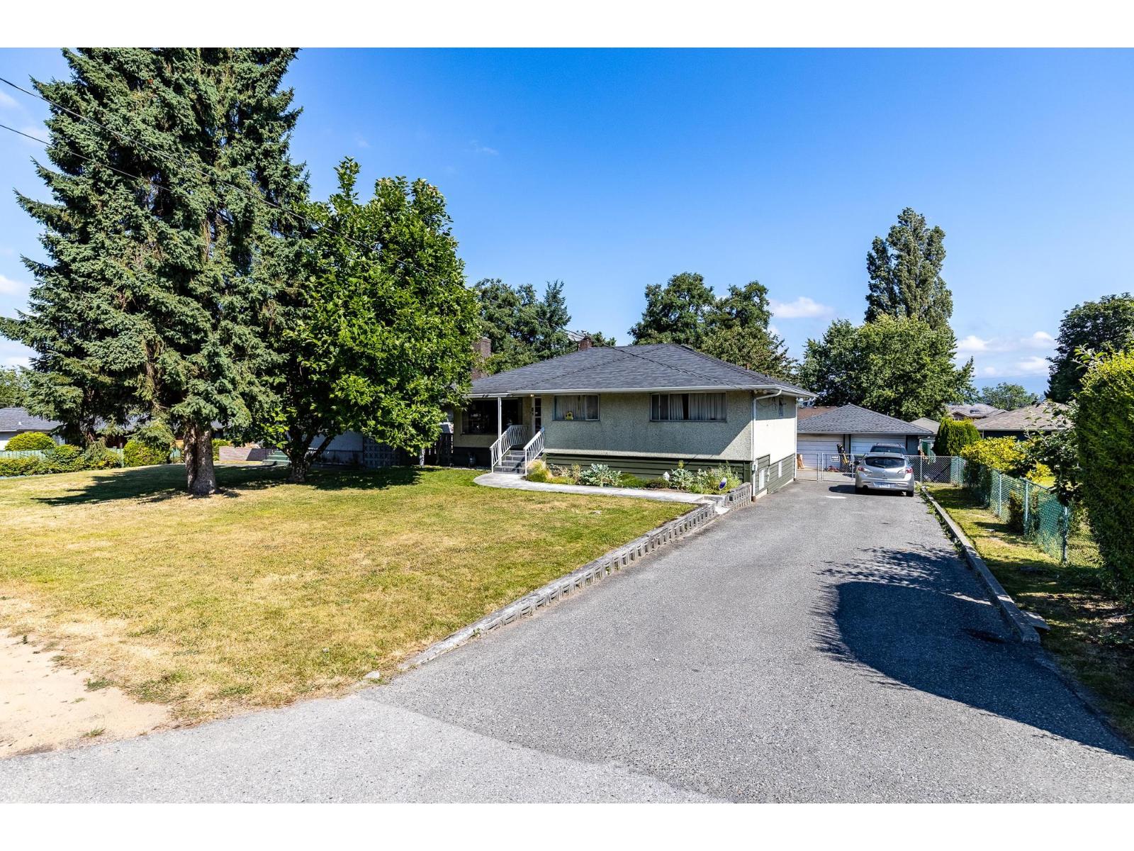 13759 111 Avenue, Surrey, British Columbia  V3R 2C1 - Photo 1 - R3034828