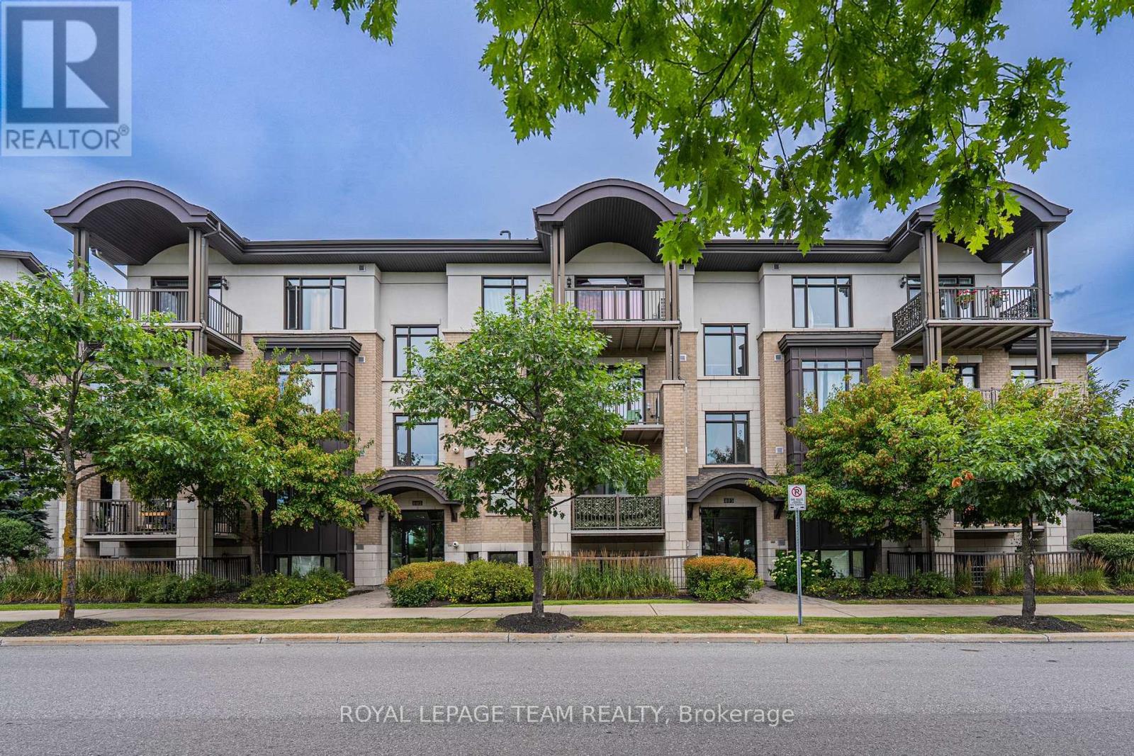 304 - 805 Beauparc Private, Ottawa, Ontario  K1J 0B5 - Photo 2 - X12333480