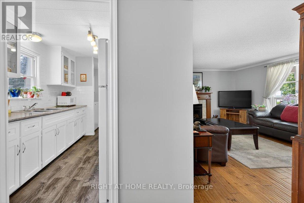 30 Main Street, Innisfil, Ontario  L9S 1L9 - Photo 7 - N12333285