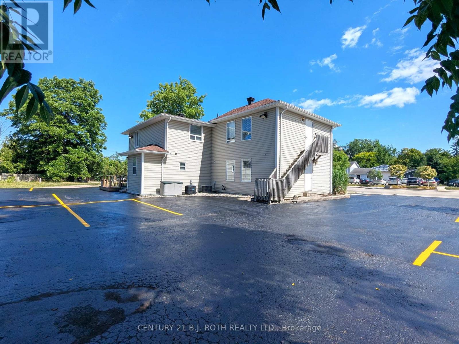 888 Innisfil Beach Road, Innisfil, Ontario  L9S 2C2 - Photo 11 - N12333376