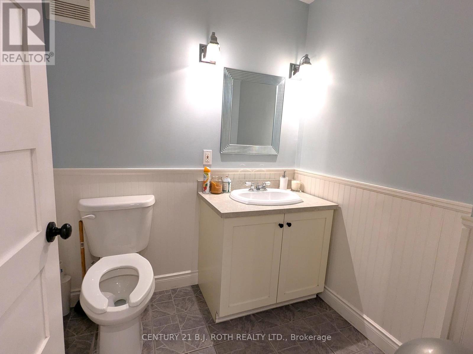 888 Innisfil Beach Road, Innisfil, Ontario  L9S 2C2 - Photo 19 - N12333376