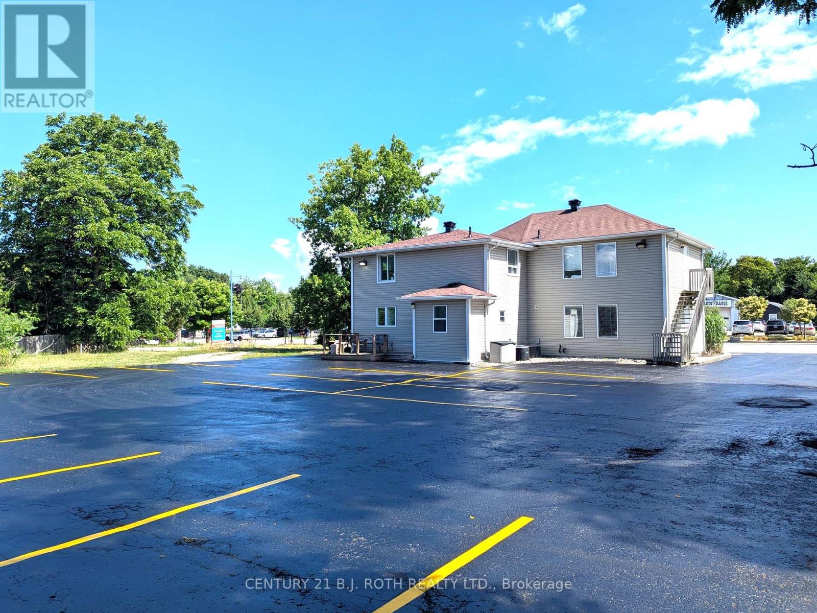 888 Innisfil Beach Road, Innisfil, Ontario  L9S 2C2 - Photo 9 - N12333376