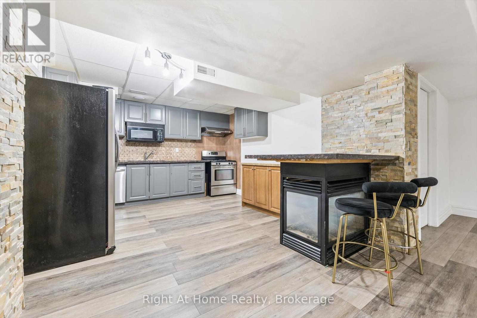 242 Milkweed Way, Oakville, Ontario  L6L 0A6 - Photo 42 - W12333464