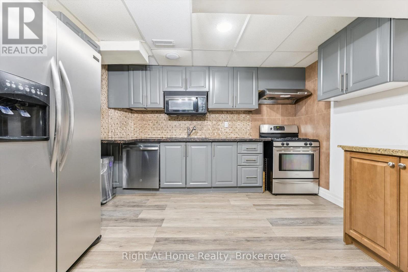 242 Milkweed Way, Oakville, Ontario  L6L 0A6 - Photo 43 - W12333464
