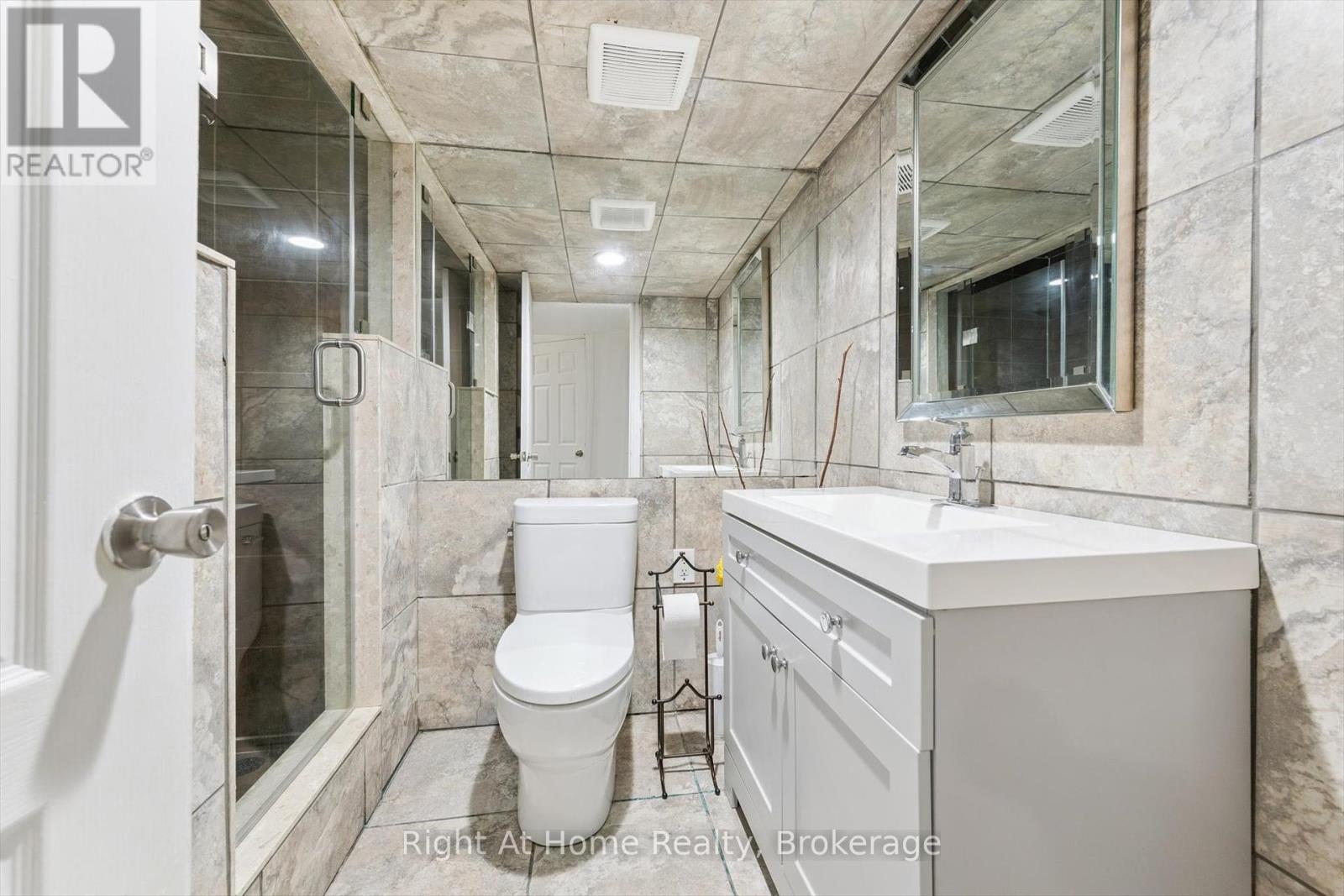 242 Milkweed Way, Oakville, Ontario  L6L 0A6 - Photo 46 - W12333464