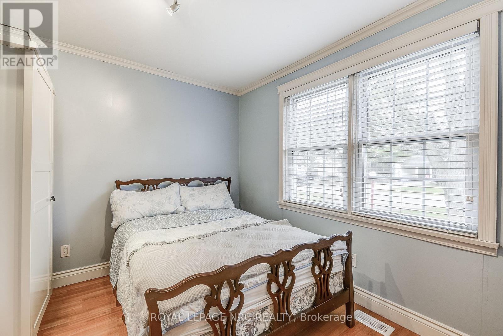 14 Shakespeare Avenue, Niagara-On-The-Lake, Ontario  L0S 1J0 - Photo 13 - X12333482