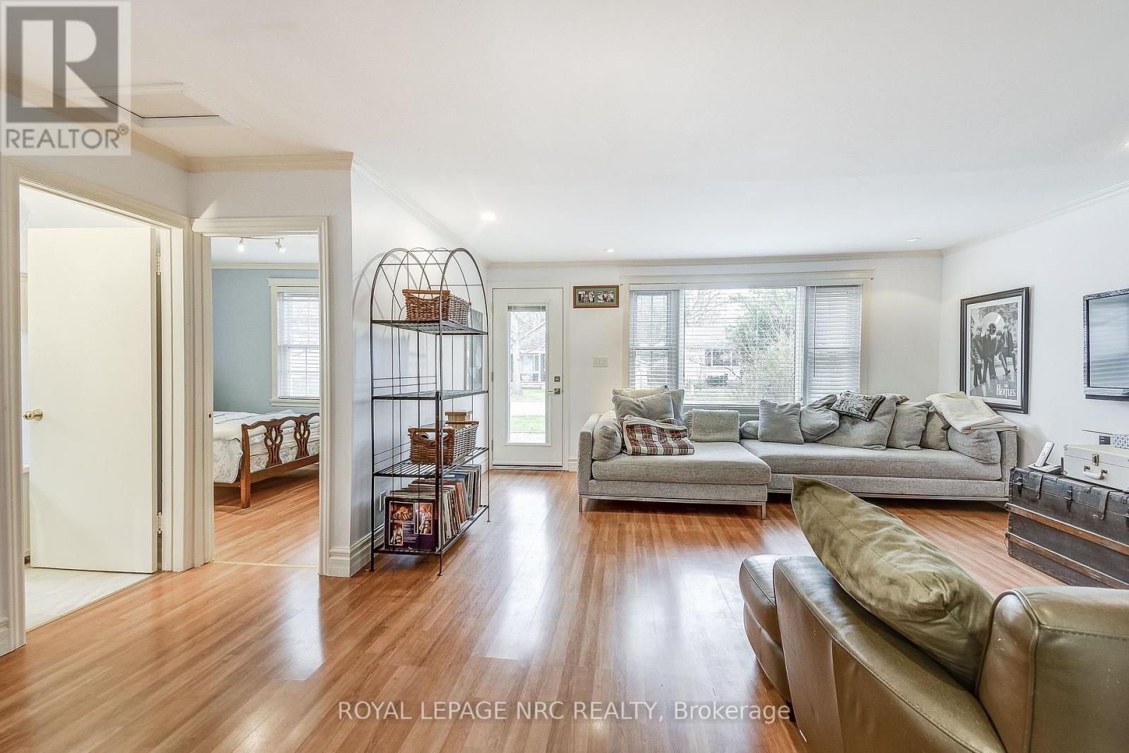 14 Shakespeare Avenue, Niagara-On-The-Lake, Ontario  L0S 1J0 - Photo 6 - X12333482
