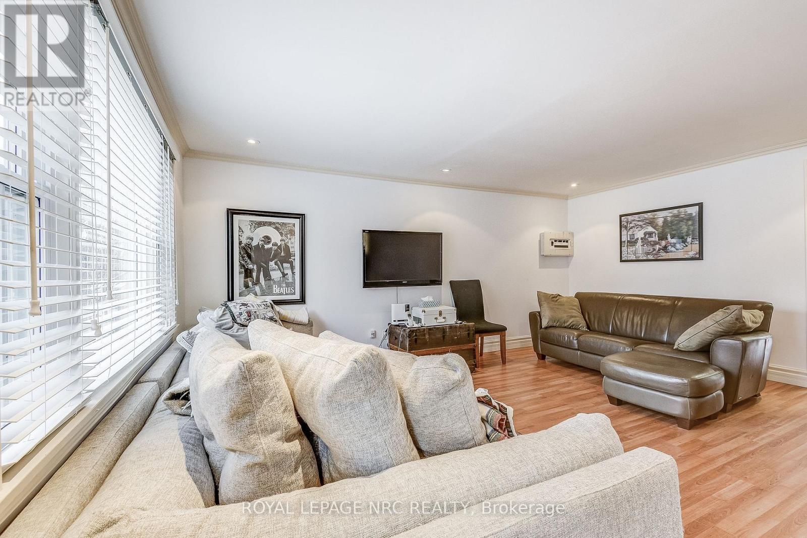 14 Shakespeare Avenue, Niagara-On-The-Lake, Ontario  L0S 1J0 - Photo 8 - X12333482