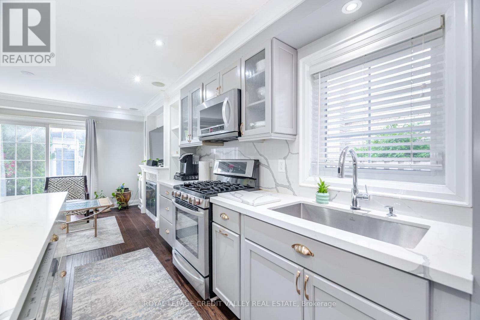 32 Millstone Drive, Brampton, Ontario  L6Y 4P6 - Photo 11 - W12242206