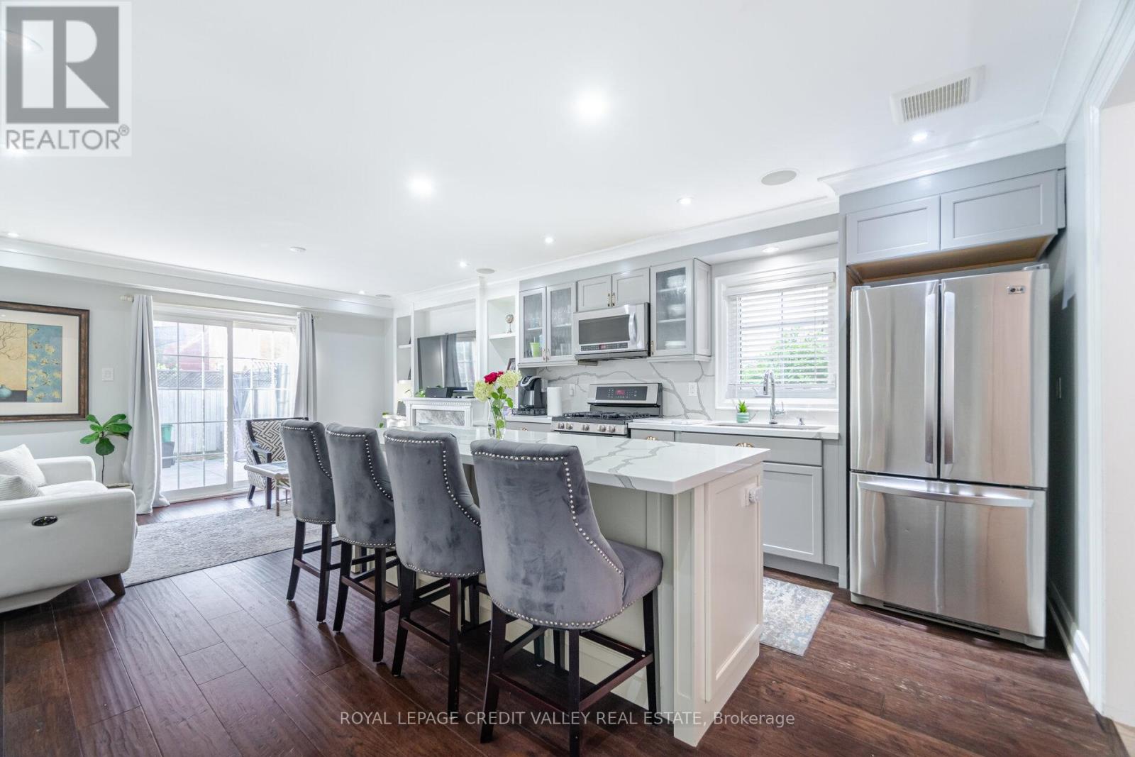 32 Millstone Drive, Brampton, Ontario  L6Y 4P6 - Photo 9 - W12242206