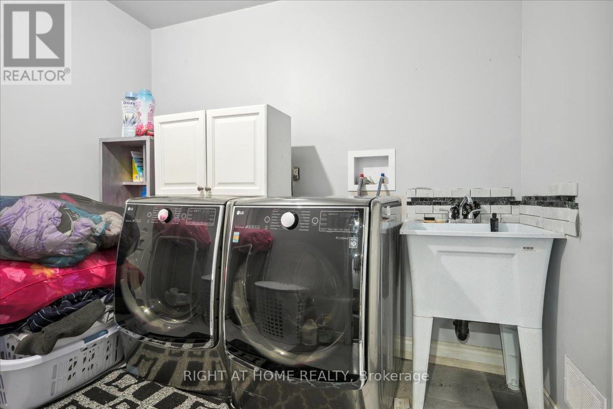 1449 Laurier Avenue, Milton, Ontario  L9T 6J4 - Photo 30 - W12333272