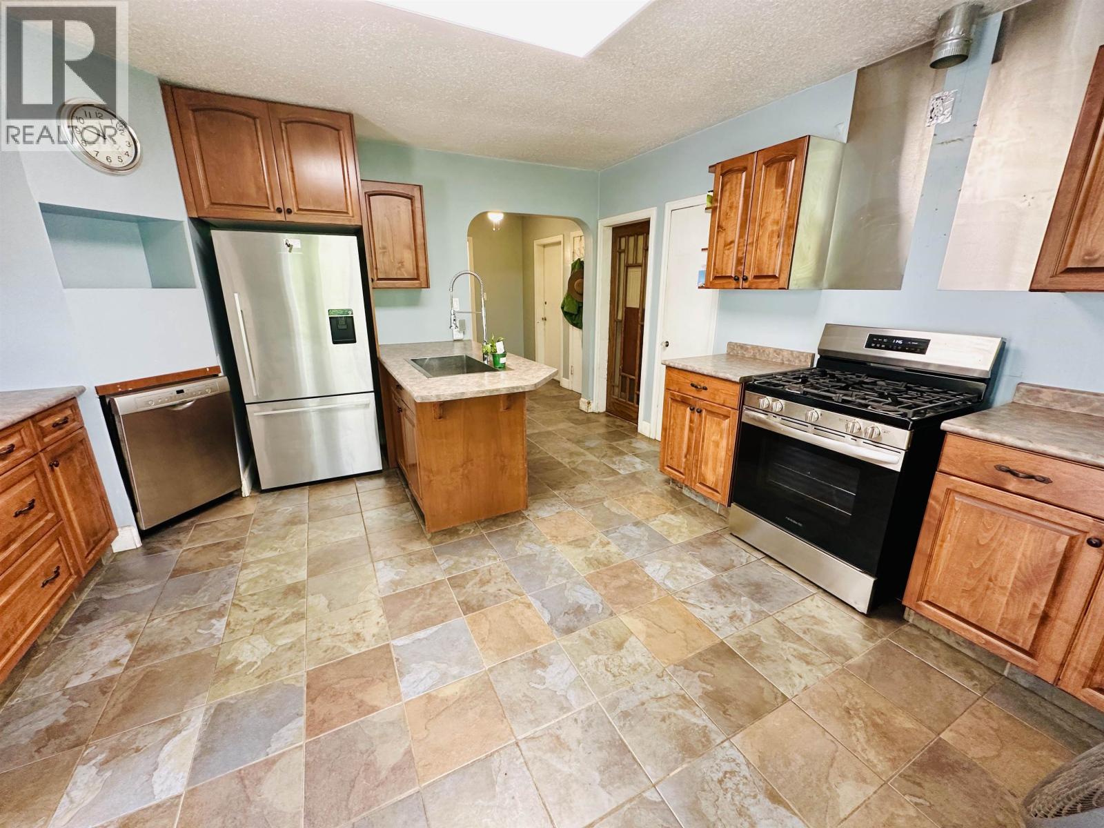 Property at 1305 THOMAS AVENUE image 5
