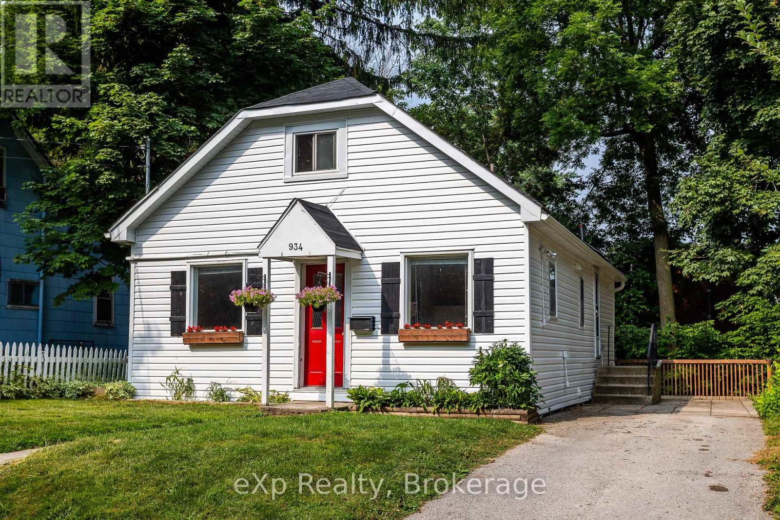 934 5th Avenue W, Owen Sound, Ontario  N4K 5A6 - Photo 1 - X12333439