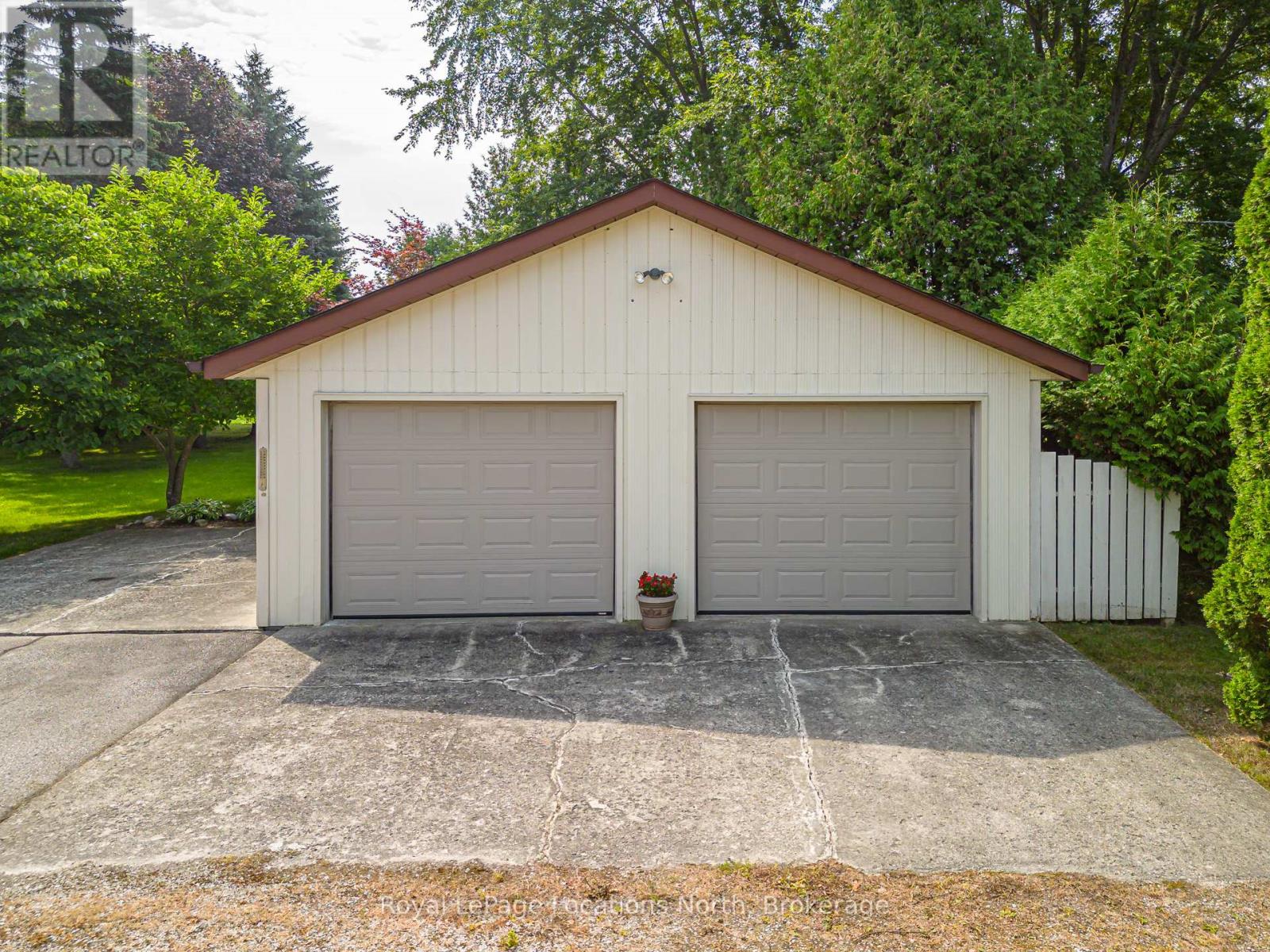 132 Matilda Street, Blue Mountains, Ontario  N0H 1J0 - Photo 6 - X12333453