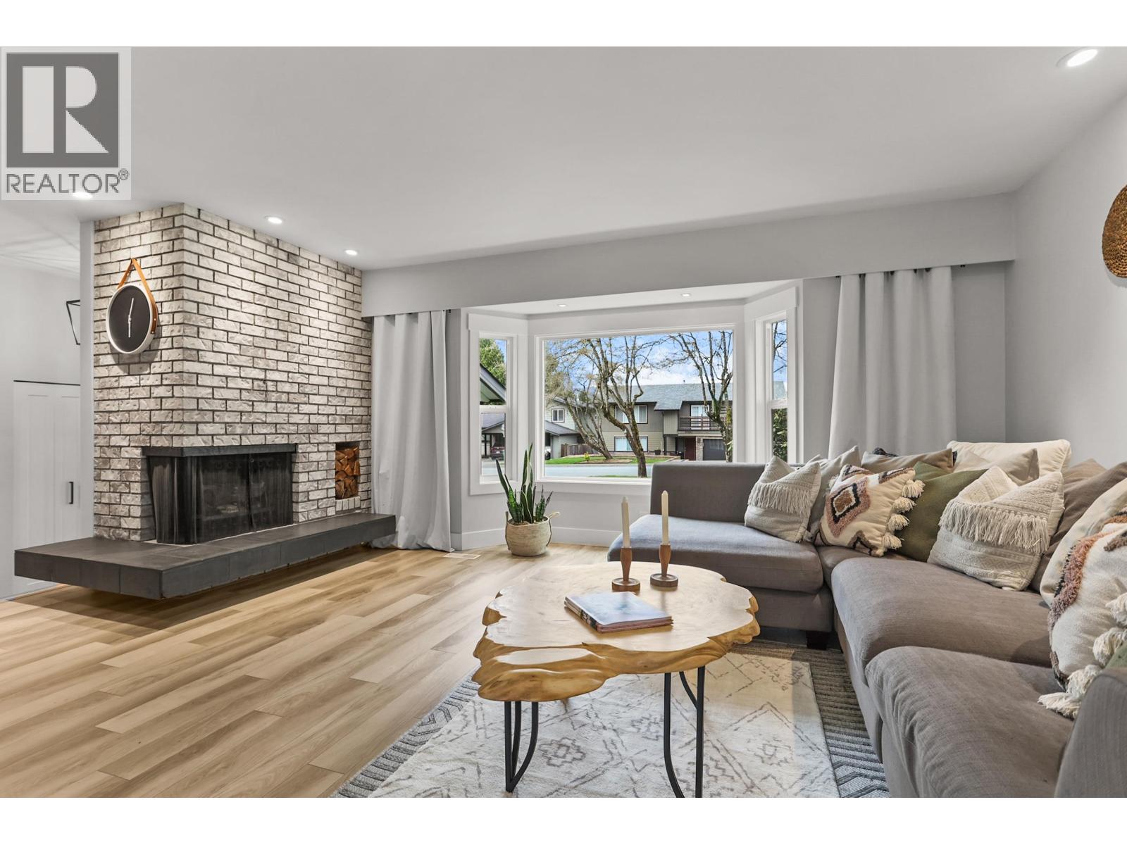 20882 Alpine Crescent, Maple Ridge, British Columbia  V4R 2M3 - Photo 4 - R3035096