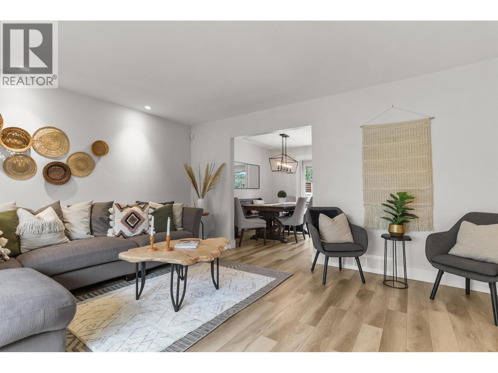 20882 Alpine Crescent, Maple Ridge, British Columbia  V4R 2M3 - Photo 5 - R3035096