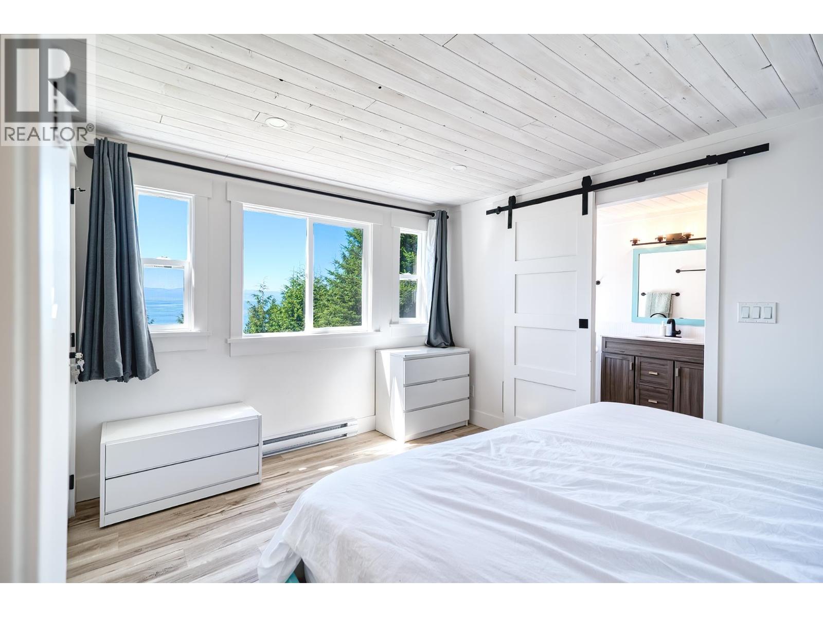 7949 Redrooffs Road, Halfmoon Bay, British Columbia  V7Z 1C6 - Photo 15 - R3035135