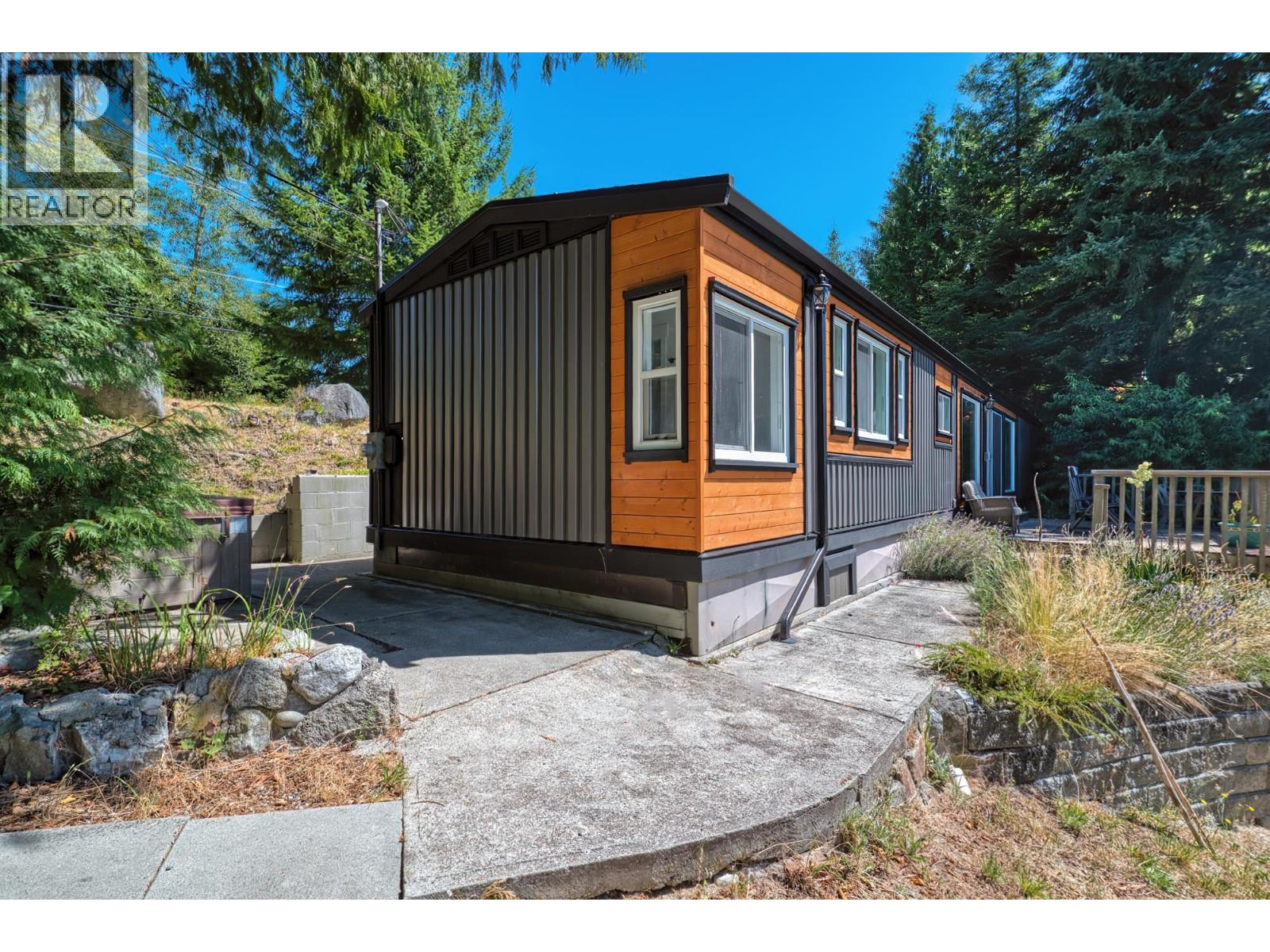 7949 Redrooffs Road, Halfmoon Bay, British Columbia  V7Z 1C6 - Photo 3 - R3035135