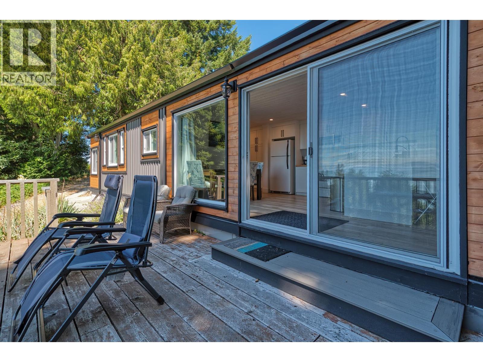 7949 Redrooffs Road, Halfmoon Bay, British Columbia  V7Z 1C6 - Photo 4 - R3035135