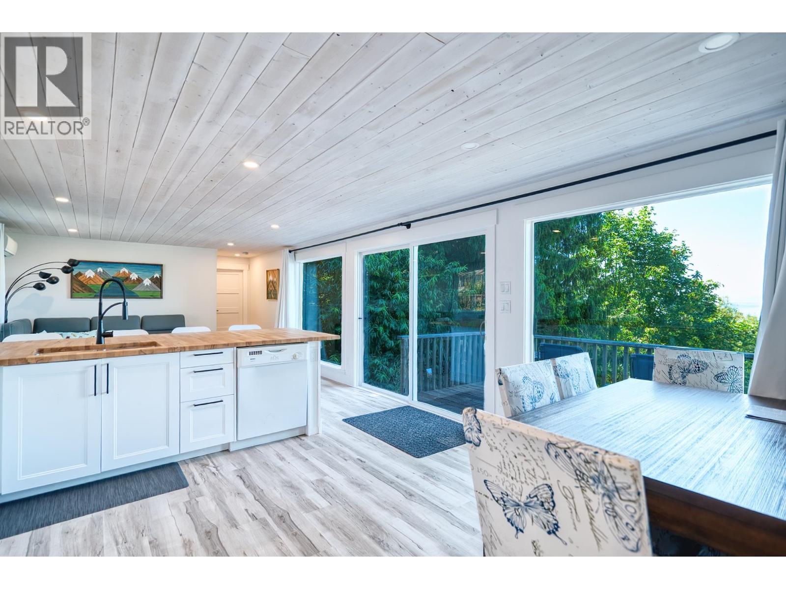 7949 Redrooffs Road, Halfmoon Bay, British Columbia  V7Z 1C6 - Photo 5 - R3035135