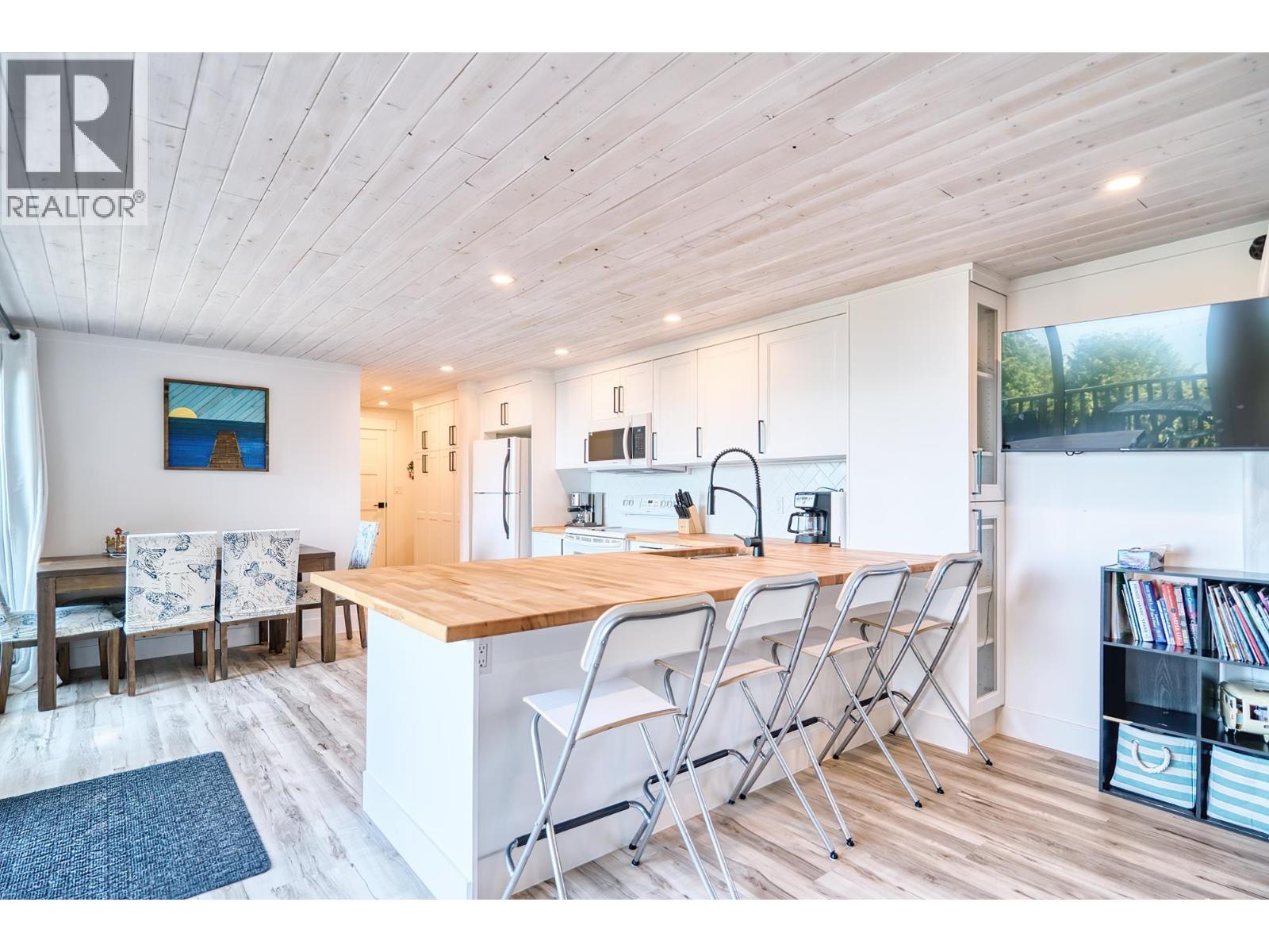 7949 Redrooffs Road, Halfmoon Bay, British Columbia  V7Z 1C6 - Photo 7 - R3035135