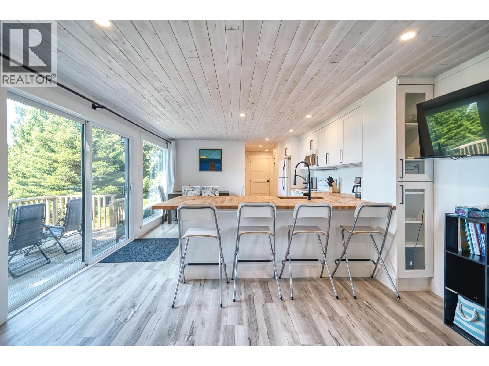 7949 Redrooffs Road, Halfmoon Bay, British Columbia  V7Z 1C6 - Photo 8 - R3035135