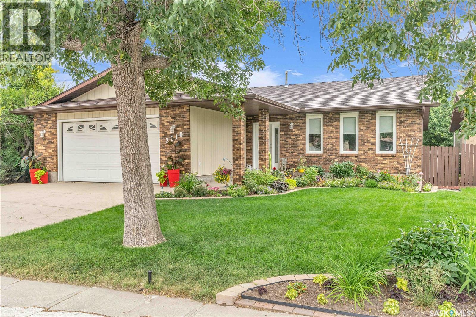Property at 2310 Goldman CRESCENT image 1